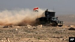 Iraqi special forces advance in western Mosul, Iraq, Feb. 24, 2017. 