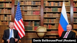 Le président Joe Biden et le président russe Vladimir Poutine se rencontrent