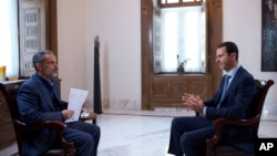 Bức hình do hãng thông tấn chính thức SANA của Syria công bố cho thấy Tổng thống Syria Bashar al-Assad trả lời phỏng vấn của đài truyền hình Iran Khabar, ngày 4 tháng 10, 2015.