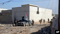 Iraqi special forces soldiers move on foot through an alley on the outskirts of Mosul, Iraq, Nov. 4, 2016. Heavy fighting erupted in the eastern neighborhoods of Mosul Friday as Iraqi special forces launched an assault deeper into the urban areas of the city and swung round to attack Islamic State militants from a second entry point to the northeast.