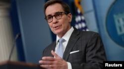 Безпекова допомога на 200 млн доларів включатиме засоби протиповітряної оборони, артилерійські боєприпаси HIMARS, мінометні снаряди, протитанкові ракети Javelin. Фото: радник з комунікацій у сфері нацбезпеки Білого дому Джон Кірбі