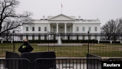 រូបឯកសារ៖ សន្តិសុខល្បាតសេតវិមាន ស្របពេលការបិទរដ្ឋាភិបាលឈានចូលថ្ងៃទី២២។ 