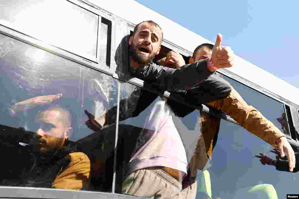  وزارت خارجهٔ اسراییل با نشر پیامی در صفحه&zwnj; رسمی ایکس خود آزادی این سه گروگان را تایید کرده و نوشته است:&zwnj; "اسراییل در ازای سه گروگان آزاد شده، ۳۶۹ زندانی امنیتی فلسطینی آزاد شدند." &nbsp;