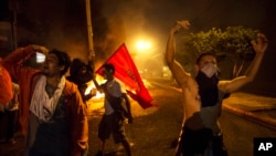 Supporters of presidential candidate Salvador Nasralla chant slogans against Honduran President Juan Orlando Hernandez, who's running for reelection, as they protest what they call electoral fraud in Tegucigalpa, Honduras, Thursday, Nov. 30, 2017. 