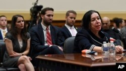 کریستین همسر رابرت لوینسون در جلسه کمیته امور خارجی مجلس نمایندگان- اسفند گذشته