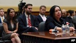 خانواده آقای لوینسون در جلسه ای در مجلس نمایندگان آمریکا، عکس از آرشیو