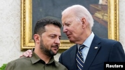 Белата куќа соопшти дека Бајден разговарал со лидерите на Канада, Германија, Италија, Јапонија, Полска, Романија, Велика Британија и на Европската унија и НАТО, заедно со министерот за надворешни работи на Франција.