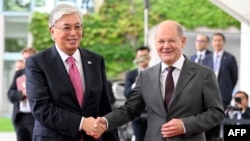 Գերմանիայի կանցլեր Օլաֆ Շոլցը սեղմել է Ղազախստանի նախագահ Կասիմ-Ժոմարտ Տոկաևի ձեռքը