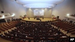 Iraqi lawmakers attend a session of parliament in Baghdad (file photo)