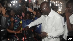 L’ancien joueur de football George Weah, candidat à la présidentielle vote à Monrovia, Liberia, 10 octobre 2017.