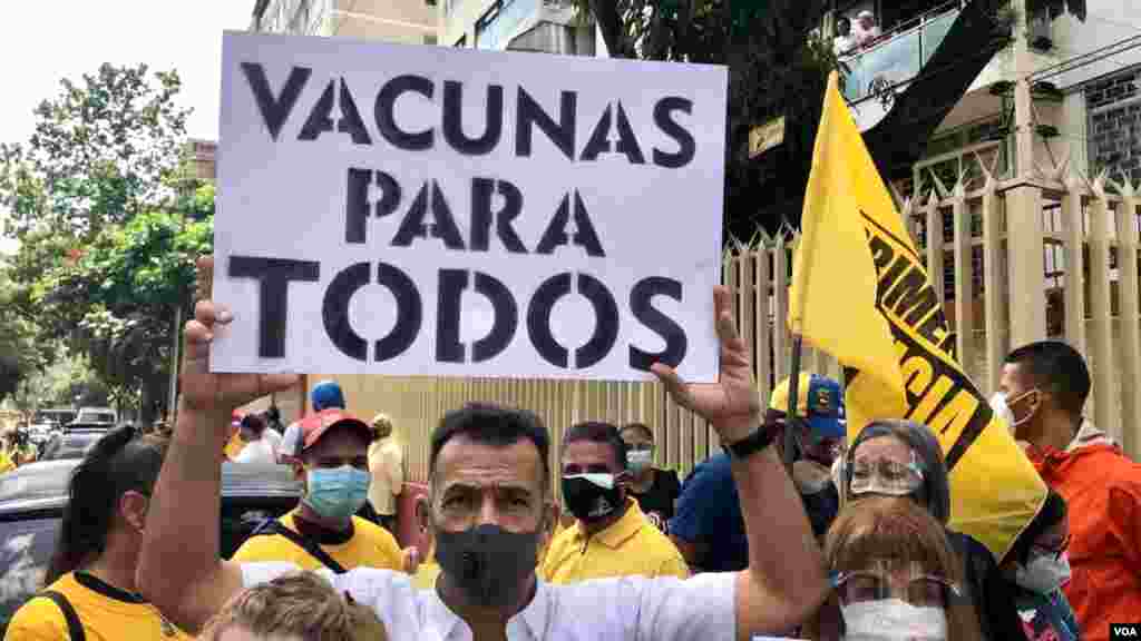 Según las últimas declaraciones de funcionarios venezolanos, unos 98.000 trabajadores sanitarios se han vacunado en Venezuela. Caracas, Venezuela. Foto: Álvaro Algarra - VOA.