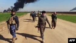 Para pejuang Kurdi dan pasukan Irak dalam pertempuran dengan ISIS di Irak utara (foto: dok).