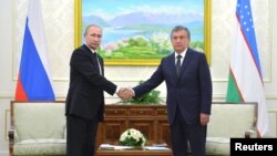 د ازبکستان موقت جمهور رئیس میرزایف د ولادیمیر پوتین سره د کتنې پر وخت