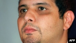 Lors d'un premier procès en 2007, cet ex-membre de la jet set courtisé à Alger et Paris, avait été condamné par contumace à la perpétuité.