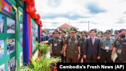 中国驻柬埔寨大使王文天和柬国防部长及军方其他高级官员共同主持云壤基地扩建破土动工仪式。（2022年6月8日）