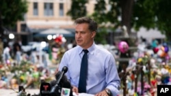 Texas state Sen. Roland Gutierrez speaks during a news conference at a town square in Uvalde, Texas, June 2, 2022. Gutierrez said the commander at the scene of a shooting at Robb Elementary School was not informed of panicked 911 calls from inside the school building.