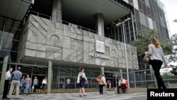 People walk in front of Brazilian oil company Petrobras's headquarters in Rio de Janeiro, Nov. 14, 2014.