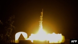 This handout image released by NASA shows a rocket, carrying technology likened to a 'mini Hubble' telescope, lifting off from Arnhem Space Center in Australia late on June 26, 2022. (Photo by NASA / AFP) 