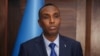 Le nouveau premier ministre somalien, Hamza Abdi Barre, s'adresse aux délégués au palais présidentiel de Mogadiscio, en Somalie, le 15 juin 2022.