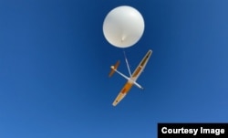 The engineering team carried out a tethered launch of an early version of the sailplane, in which it slowly descended to Earth attached to a balloon. (Image Credit: University of Arizona)