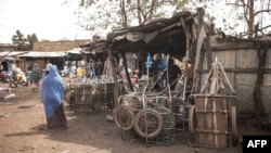 Un marché de Bamako, le 1er février 2022. (Photo de FLORENT VERGNES / AFP)