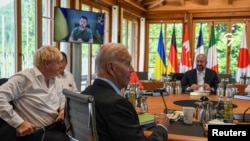 乌克兰总统泽连斯基通过视频参加七国集团领导人在德国举行的峰会。（2022年6月27日）