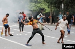 FILE - Police use tear gas to disperse protesters demanding President Gotabaya Rajapaksa step down, amid the country&#39;s ongoing economic crisis, in Colombo, Sri Lanka, May 29, 2022.