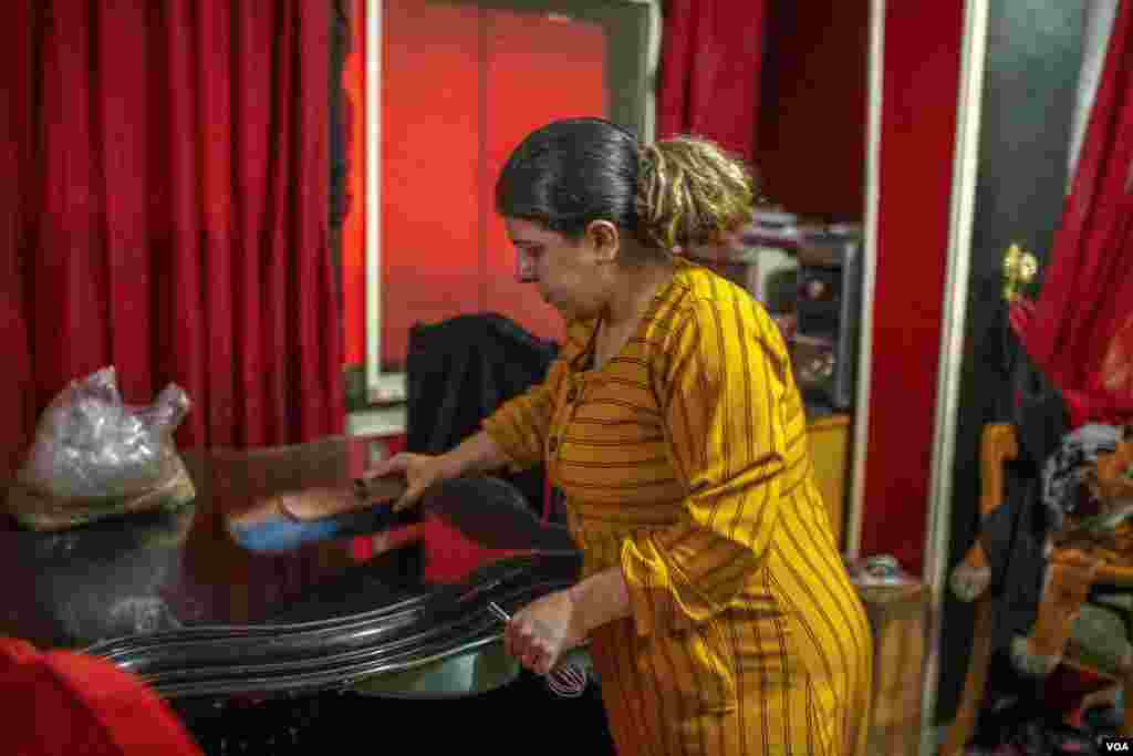 Marina cleans her Cairo home, June 26, 2022. The International Labor Organization&#39;s latest statistics on Egypt&#39;s workforce show that while more than 67% of men are employed, some 18% of women are wage earners, including both the formal and informal sectors.