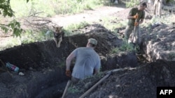 Ukrainian servicemen dig a trench in the outskirts of Lysychansk, June 21, 2022. Ukraine said Russian shelling had caused "catastrophic destruction" in the eastern industrial city.