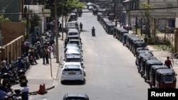 Motorbikes, cars and three-wheelers wait in a queue to buy petrol due to fuel shortage, during the country's economic crisis, in Colombo, Sri Lanka, June 29, 2022. 