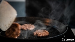 Lab-grown ground meat is cooked in a pan. The Mzansi Meat Company, which started up in South Africa about two years ago, is the first on the continent to produce lab-grown meat. (Photo Courtesy of Mzansi Meat Co.)