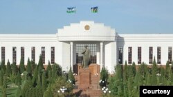 Qoraqalpog‘iston Respublikasi Jo‘qorg‘i Kengesi binosi, Nukus 