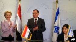 EU Commission President Ursula von der Leyen, left, Egyptian Minister of Petroleum Tarek El-Molla, center, and Israeli Minister of Energy Karine Elharrar celebrate after signing a deal to boost East Mediterranean gas exports to Europe, in Cairo, Egypt, June 15, 2022.