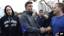 López actualmente está alojado en residencia de embajador de España después de salir de su arresto domiciliario.