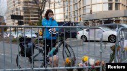 یک شهروند نیویارک، در محل بایسکل سواری در منهتن