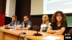 Ko je lud - pojedinac ili društvo, bila je tema na koju su ukrstili stavove učesnici najnovije tribine "Nije filozofski ćutati" na Filozofskom fakultetu.