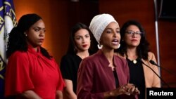 Les députées américaines Ilhan Omar, Alexandria Ocasio-Cortez, Rashida Tlaib et Ayanna Pressley ont tenu une conférence de presse à la suite des attaques du président Donald Trump.
