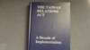 1989年出版之《台湾关系法》实施10年一书封面 （美国之音锺辰芳拍摄)