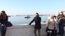 Crimea's Remaining Ukrainians Under Pressure to Become Russian
