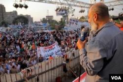 Imam Safot Hegazi prepares to preform an Islamic marriage for two couples on Tuesday. He has done the same for 50 or 60 other protesters in the past two and a half years of political turmoil, in Cairo, Aug. 6, 2013. (Photo: H. Elrasam for VOA)