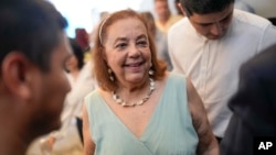 Corina Yoris, una académica venezolana escogida por la oposición para ser su candidata en la boleta electoral del 28 de julio, sonríe en una conferencia de prensa en Caracas, el 25 de marzo de 2024.