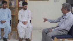 دپېښور پوهنتون زده کوونکي ډیوه سره دخبرو په مهال