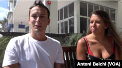 Los jóvenes turistas Christopher Díaz y Carla León se vieron "angustiados y preocupados" en Miami Beach después de que se decretara el estado de emergencia en Estados Unidos y les obligaran a salir de su hotel cuanto antes.