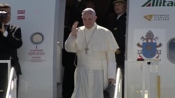 Pope Brings Home Refugee Families From Greek Island