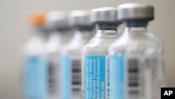 Los médicos recomienda la vacuna contra la gripe a toda la población incluyendo niños de seis meses de edad.