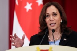 Wapres AS Kamala Harris di Singapura, 23 Agustus 2021. (REUTERS/Evelyn Hockstein/Pool)