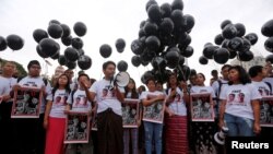 Activists gather at a rally, calling for the release of imprisoned Reuters journalists Wa Lone and Kyaw Soe Oo, one year after they were arrested, in Yangon, Myanmar, Dec.12, 2018. 