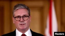 Британскиот премиер Стармер држи состанок за судирите по прободувањето со нож во Саутпорт, во Лондон.