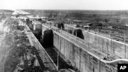 Гатунские шлюзы Панамского канала на финальной стадии строительства, июнь 1913 года