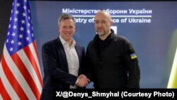دن دریسكول، وزیر ارتش ایالات متحده و دنیس شمیهال، وزیر دفاع اوکراین